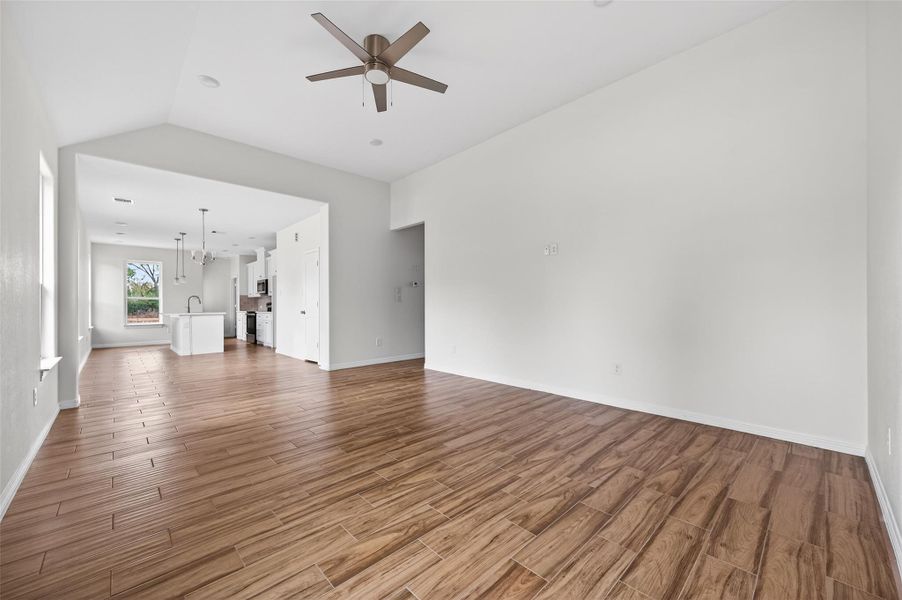 Spacious, unfurnished interior of a new home in , Hempstead (Image 18).