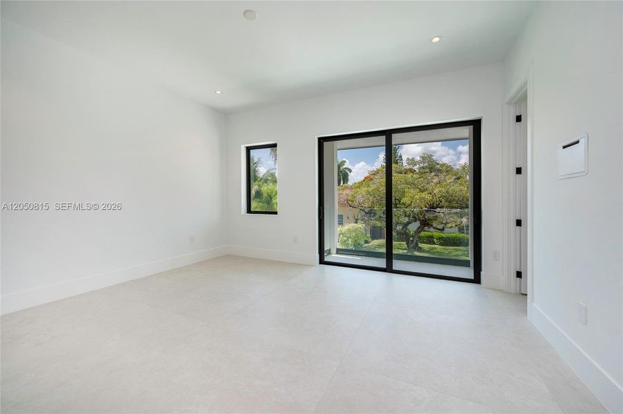 Spacious, unfurnished interior of a new home in , Miami (Image 22).