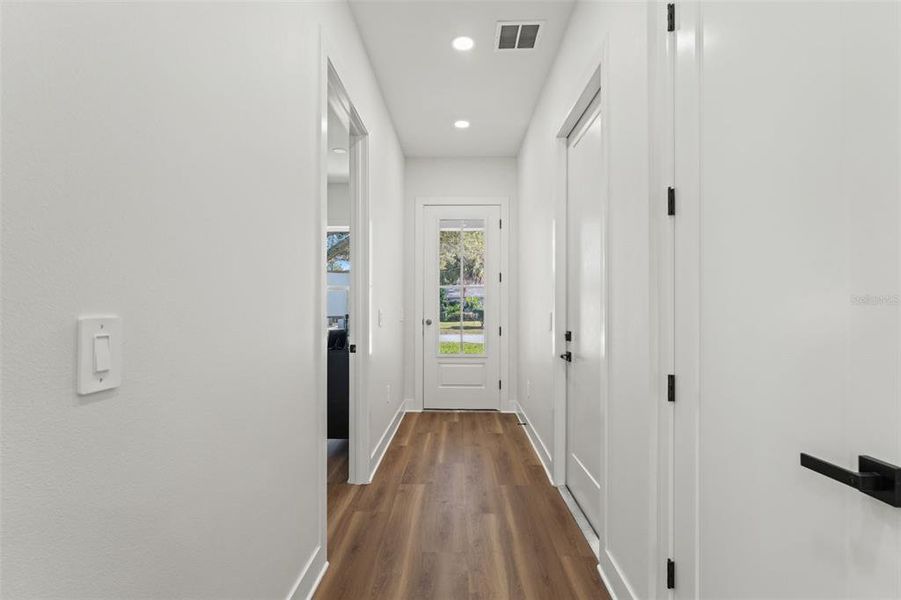 Spacious, unfurnished interior of a new home in , Seminole (Image 23).