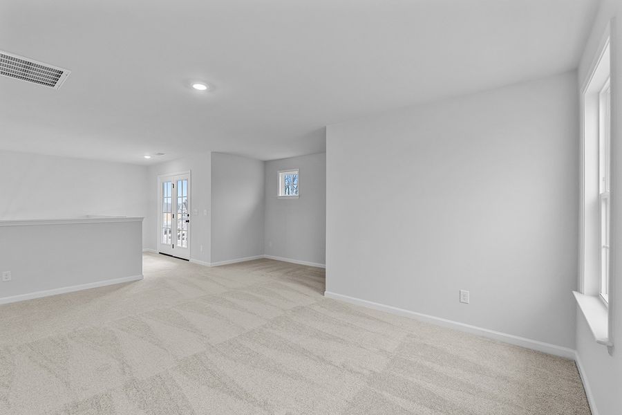 Spacious, unfurnished interior of a new home in Fieldstone, Lexington (Image 41).