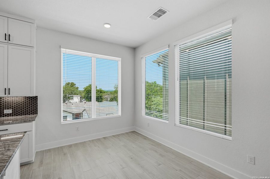 Spacious, unfurnished interior of a new home in Rose Hill, San Antonio (Image 37).