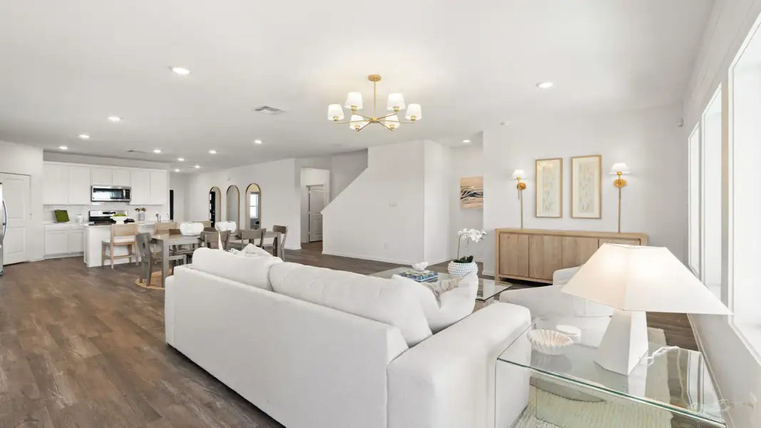 Furnished interior view inside a new home in East Williams Cove, Conroe (Image 16).