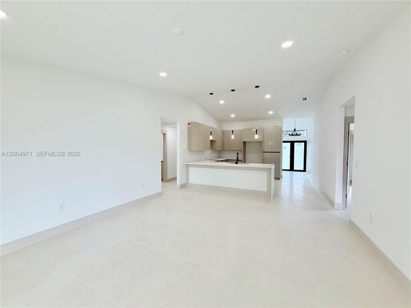 Spacious, unfurnished interior of a new home in , Lehigh Acres (Image 20).