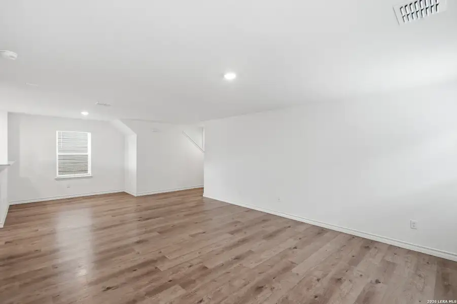 Spacious, unfurnished interior of a new home in Vista Real, Converse (Image 15).