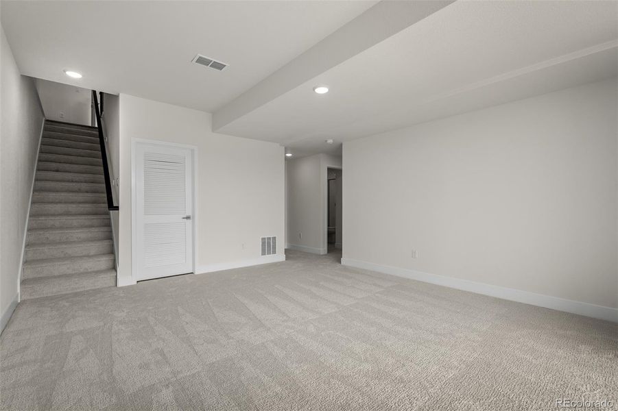 Spacious, unfurnished interior of a new home in Trailside at Cottonwood Creek, Colorado Springs (Image 19).
