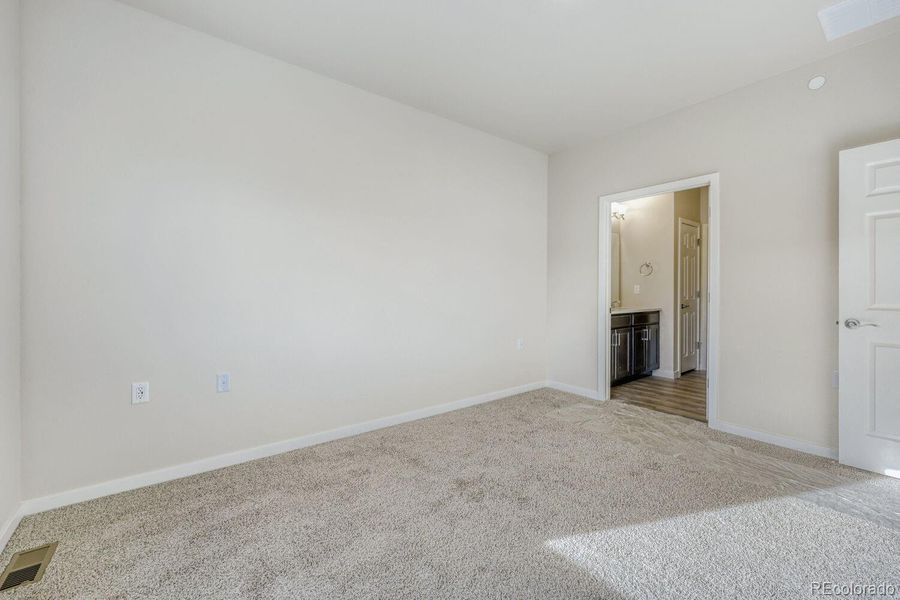 Spacious, unfurnished interior of a new home in Knolls, Westminster (Image 23).