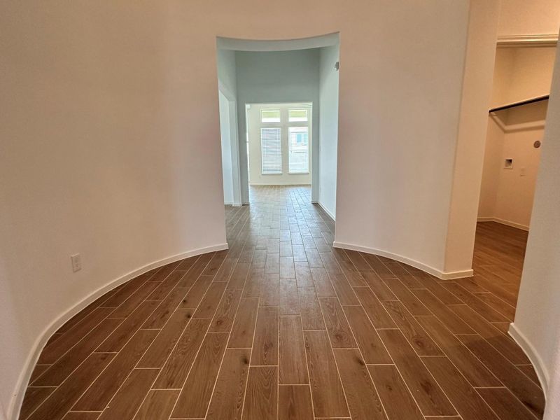 Spacious, unfurnished interior of a new home in Creekhaven, Iowa Colony (Image 12).
