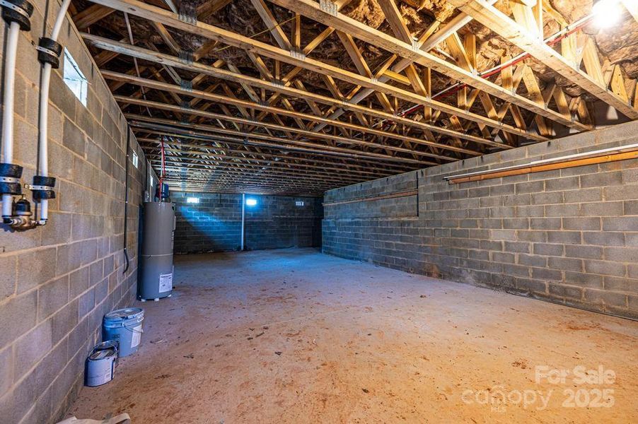 Spacious, unfurnished interior of a new home in , Hickory (Image 27).