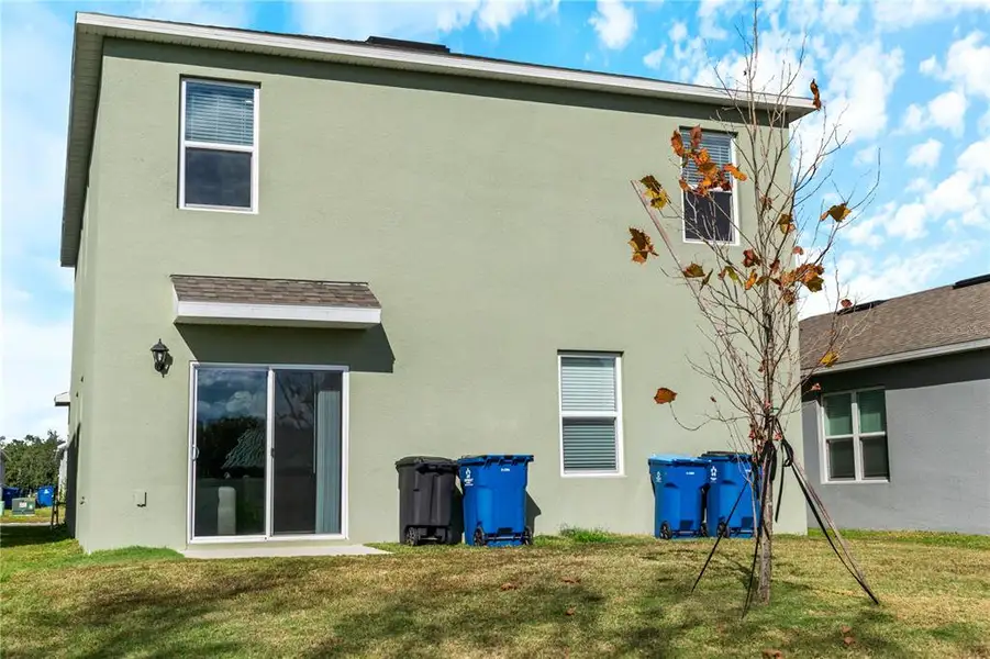 Exterior details and patio area of a home in Eagle Hammock, Eagle Lake (Image 3).