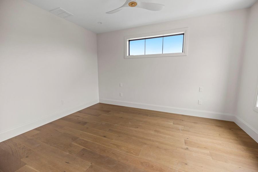 Spacious, unfurnished interior of a new home in , Horseshoe Bay (Image 21).