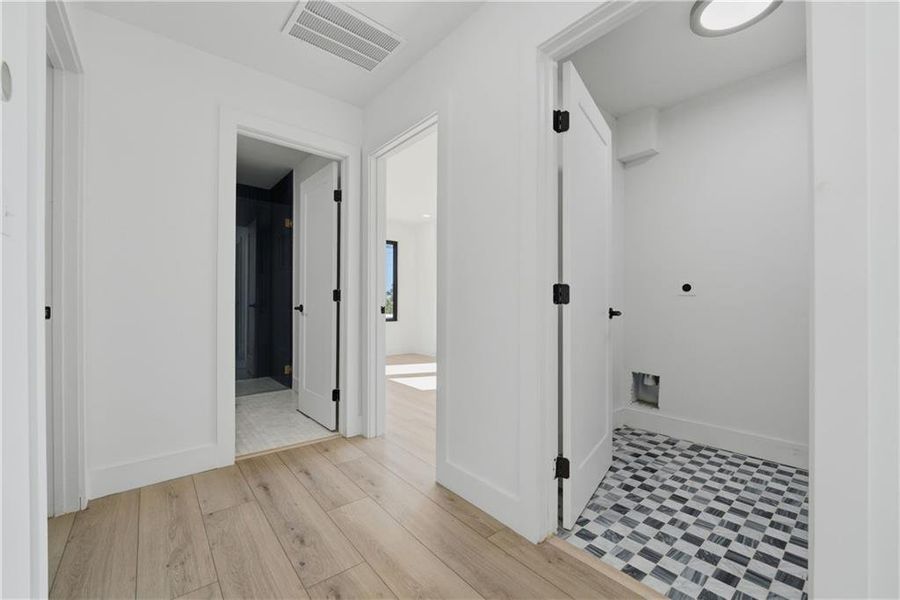 Spacious, unfurnished interior of a new home in , Atlanta (Image 18).