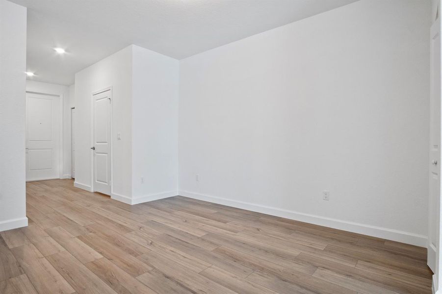 Dining area.1.jpg-FULL