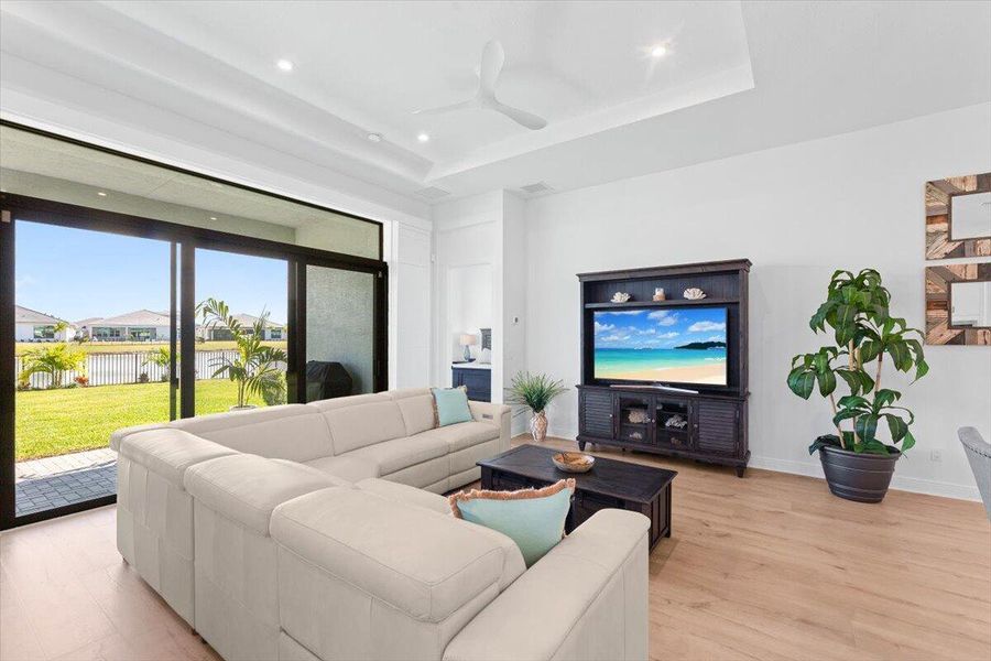 Living area-Tray ceiling Living area-Tray ceiling