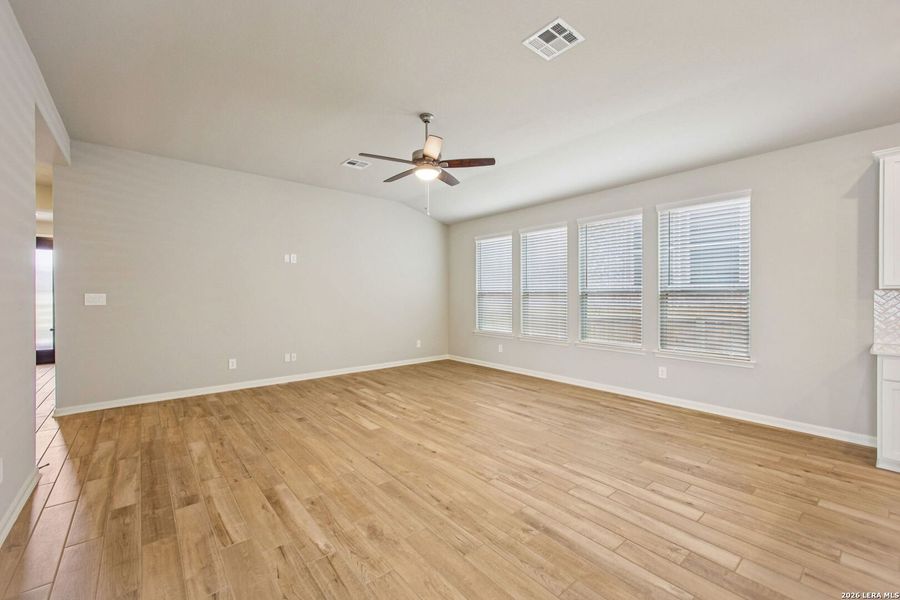 Spacious, unfurnished interior of a new home in Arcadia Ridge - Premier Series, San Antonio (Image 30).