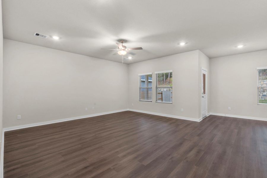 Spacious, unfurnished interior of a new home in Westridge Cove 50', Panorama Village (Image 14).