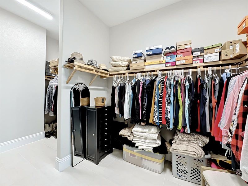 9244 SW Pinnacle Oversized Closet