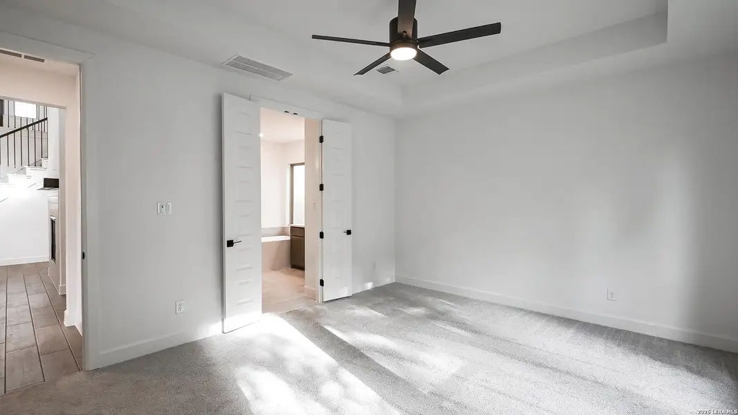 Spacious, unfurnished interior of a new home in Hidden Canyon, San Antonio (Image 21).