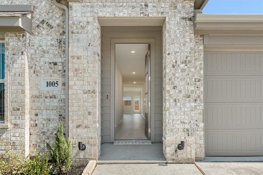 Exterior details and patio area of a home in Eagle Glen Elements, Alvarado (Image 29).