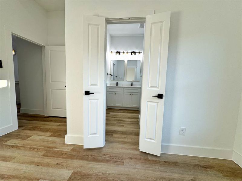 Spacious, unfurnished interior of a new home in , Greenville (Image 15).