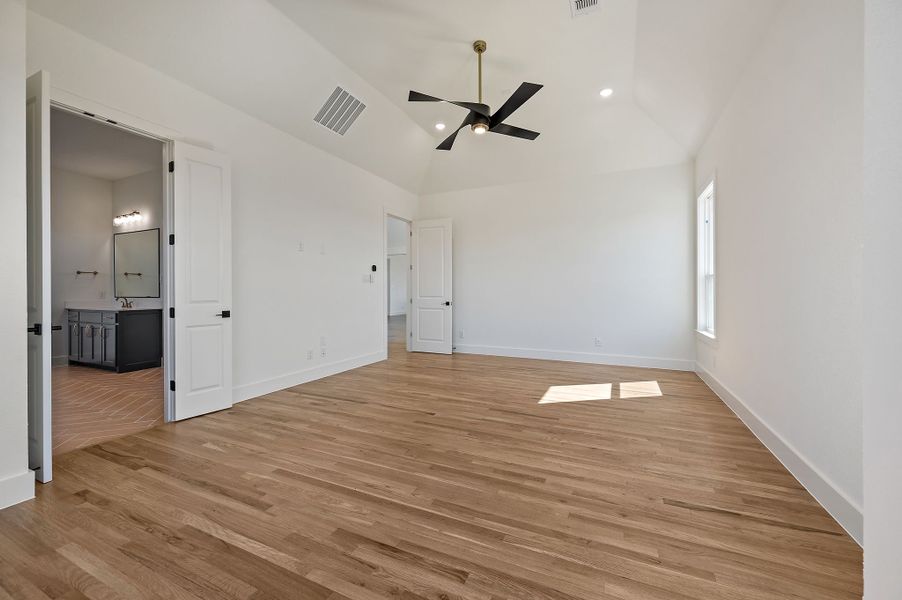 Spacious, unfurnished interior of a new home in NorthGlen, Haslet (Image 42).