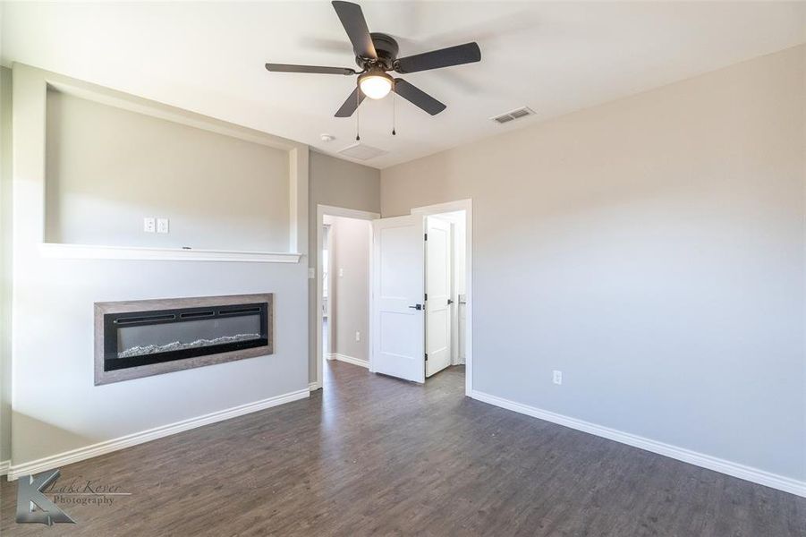 Spacious, unfurnished interior of a new home in , Abilene (Image 20).