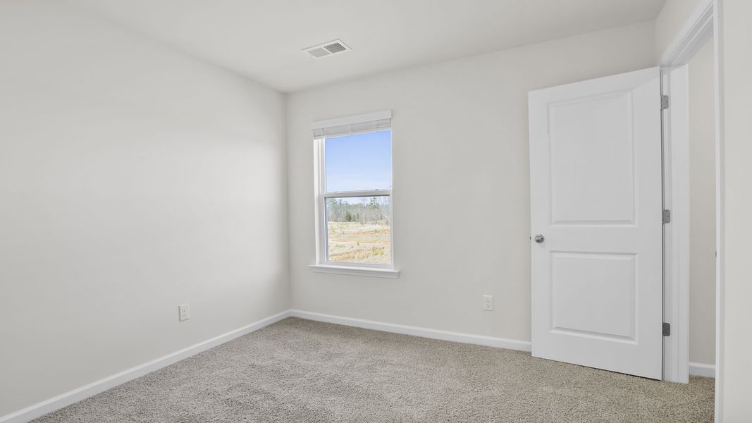 Spacious, unfurnished interior of a new home in Hawk Ridge, Anderson (Image 26).
