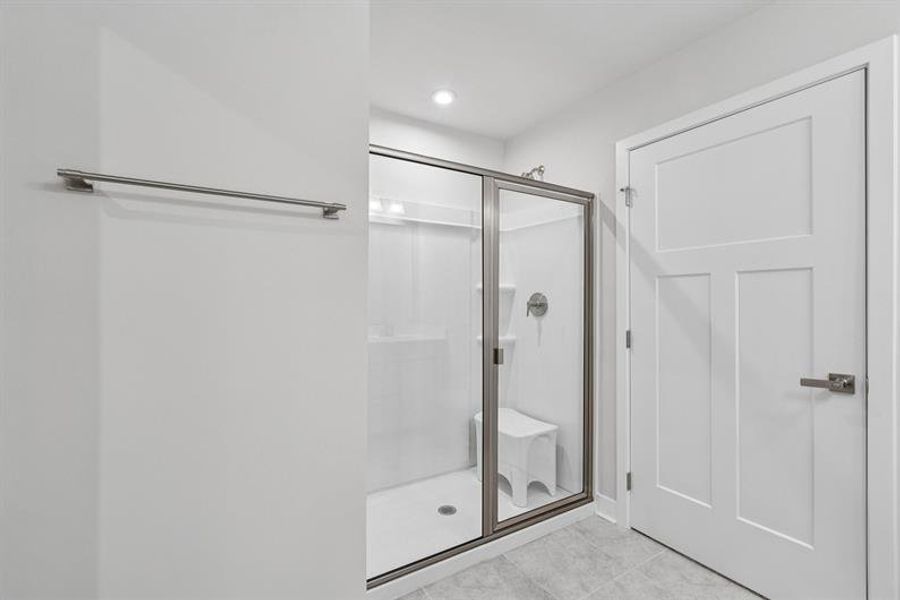 Spacious, unfurnished interior of a new home in Chapel Branch, Santee (Image 16).