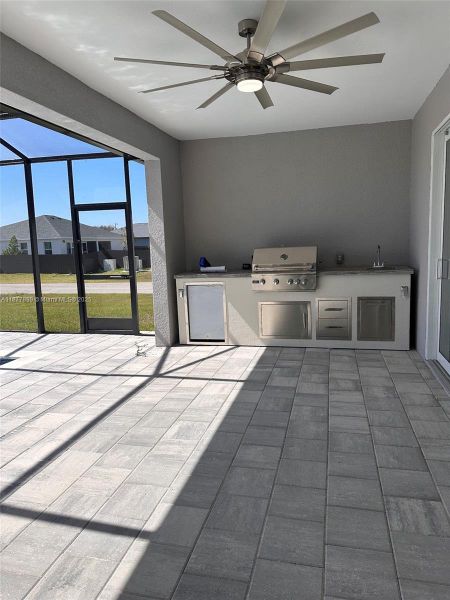 Spacious, unfurnished interior of a new home in , Cape Coral (Image 10).