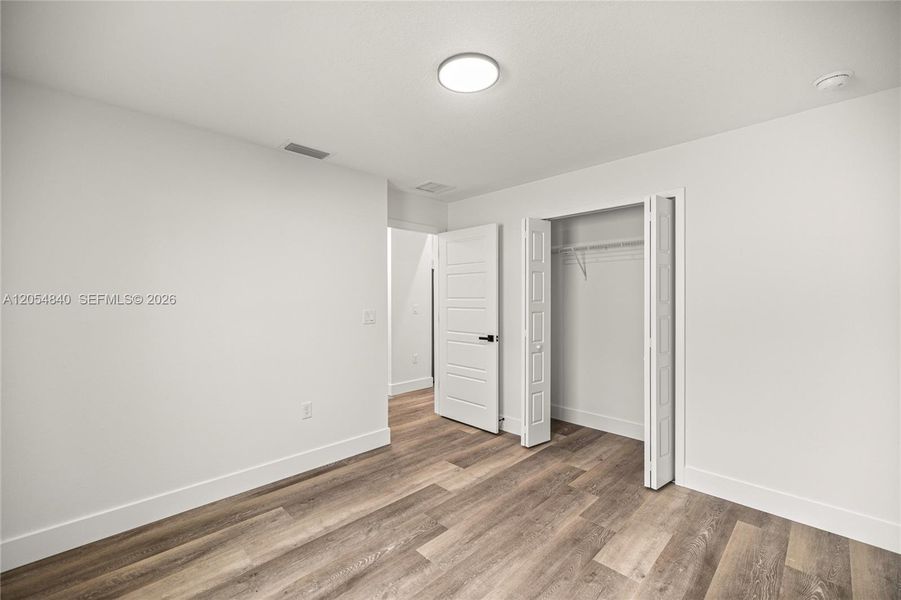 Spacious, unfurnished interior of a new home in , Ocala (Image 14).