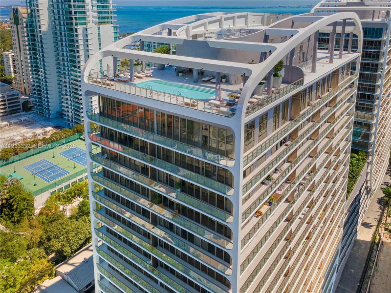 Condo located in Miami, FL showcasing its design and architecture (Image 28).