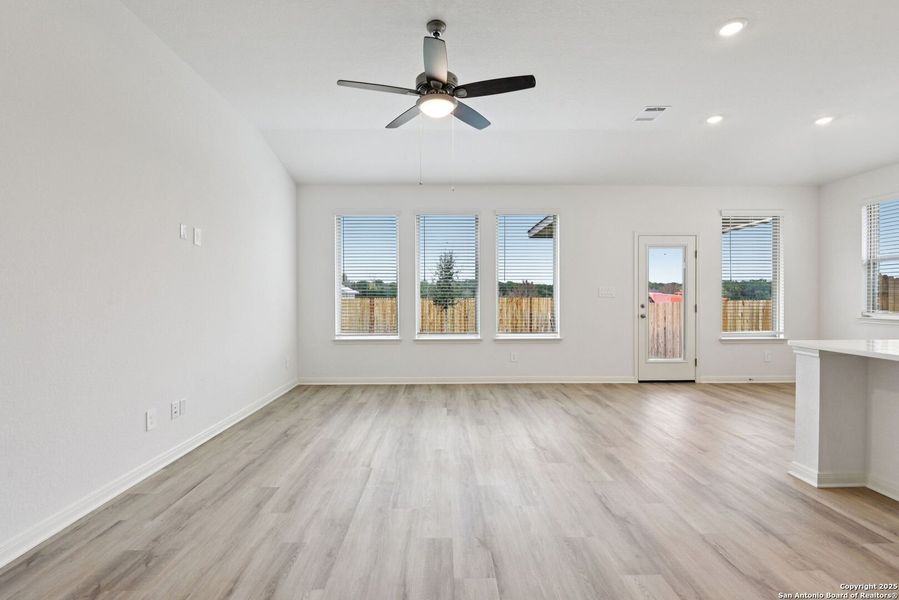 Spacious, unfurnished interior of a new home in Fox Falls, Boerne (Image 31).