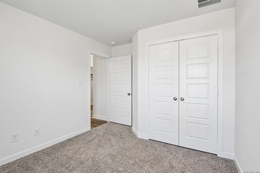 Spacious, unfurnished interior of a new home in Arroyo Ranch, Seguin (Image 30).