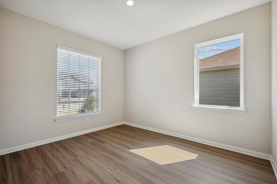 Spacious, unfurnished interior of a new home in Trails at Cochran Ranch, Waller (Image 17).
