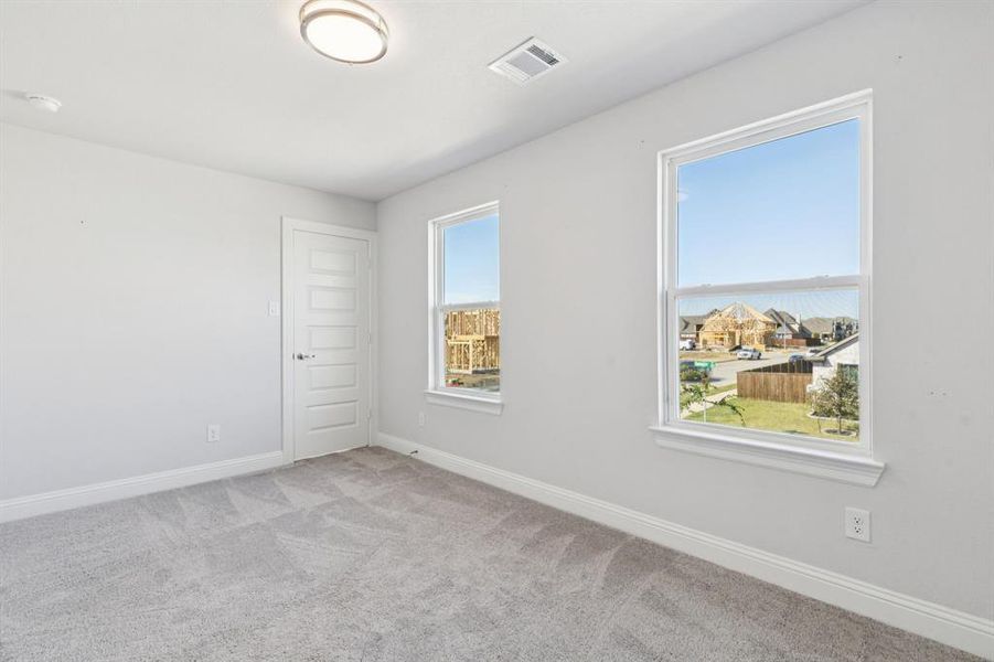 Spacious, unfurnished interior of a new home in Lakes of River Trails, Fort Worth (Image 20).