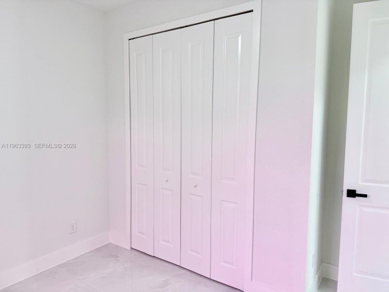 Spacious, unfurnished interior of a new home in , Lehigh Acres (Image 12).