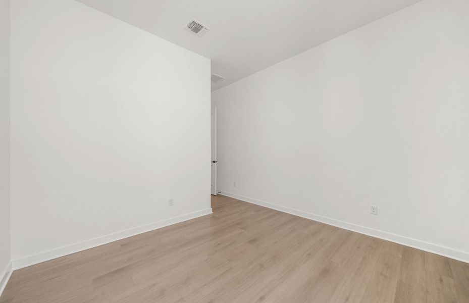 Representative unfurnished interior of a home built from the Dobbin by Pulte Homes in 6 Creeks, Kyle (Image 37).