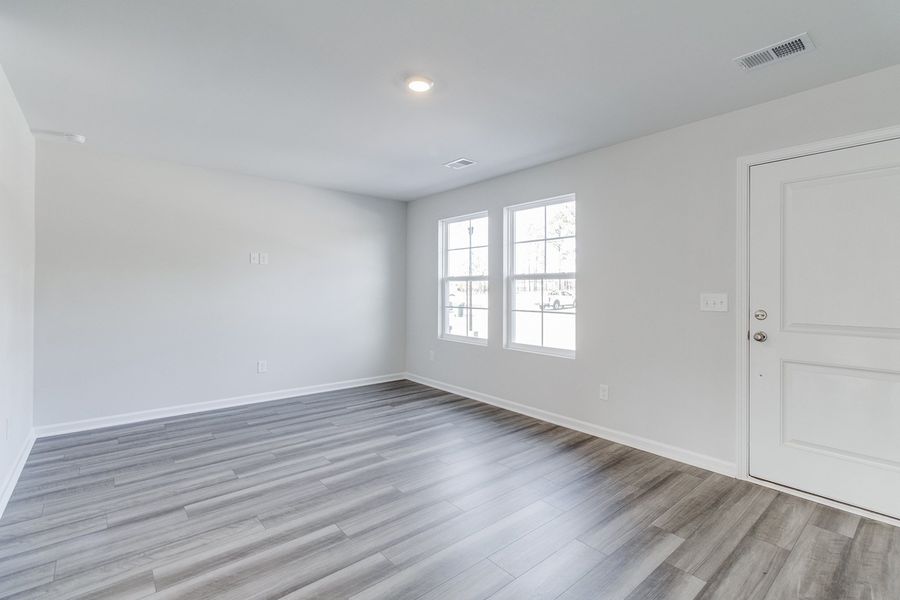Spacious, unfurnished interior of a new home in Astoria, Columbia (Image 16).