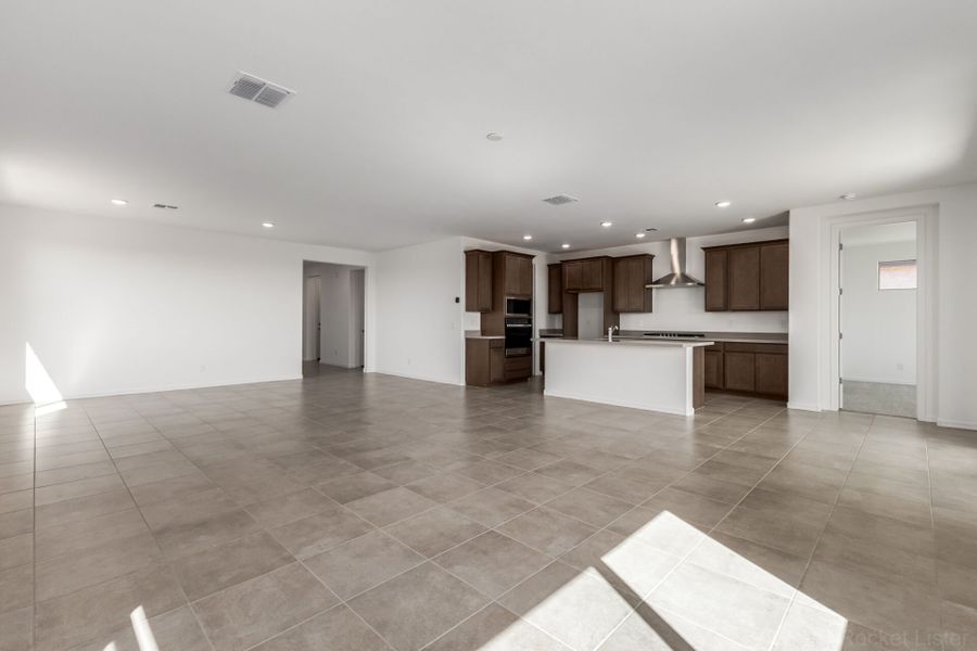 Spacious, unfurnished interior of a new home in Tierra Vistoso, Surprise (Image 10).