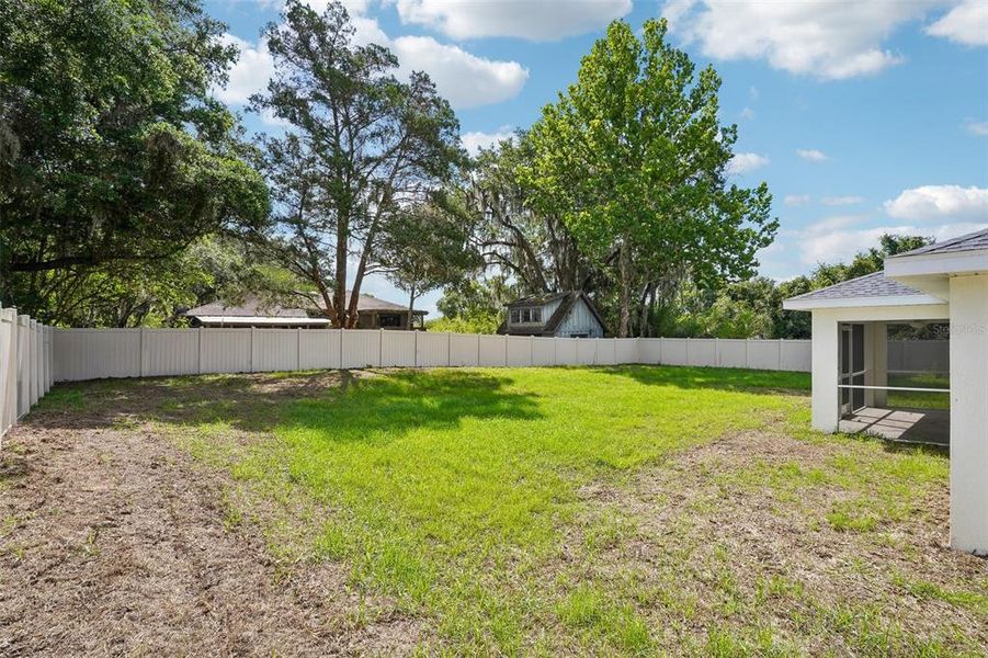 Exterior details and patio area of a home in , Dunnellon (Image 32).