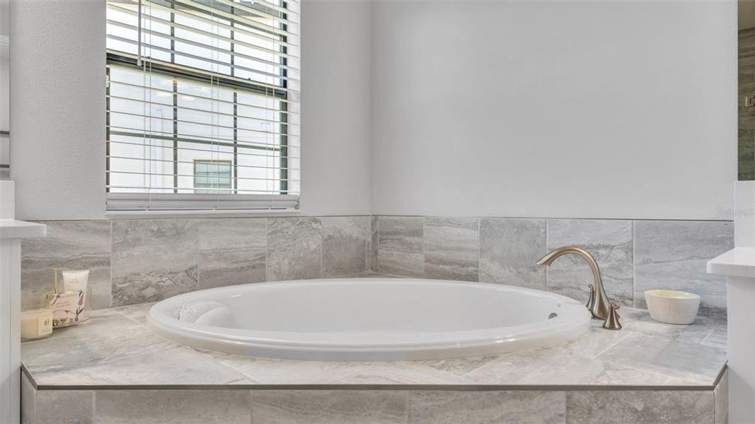Close-up of interior finishes inside a home in Hawkstone, Lithia (Image 22).
