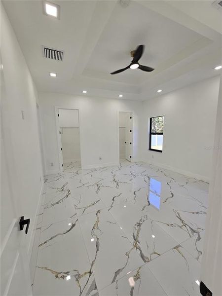 Spacious, unfurnished interior of a new home in , Tampa (Image 15).