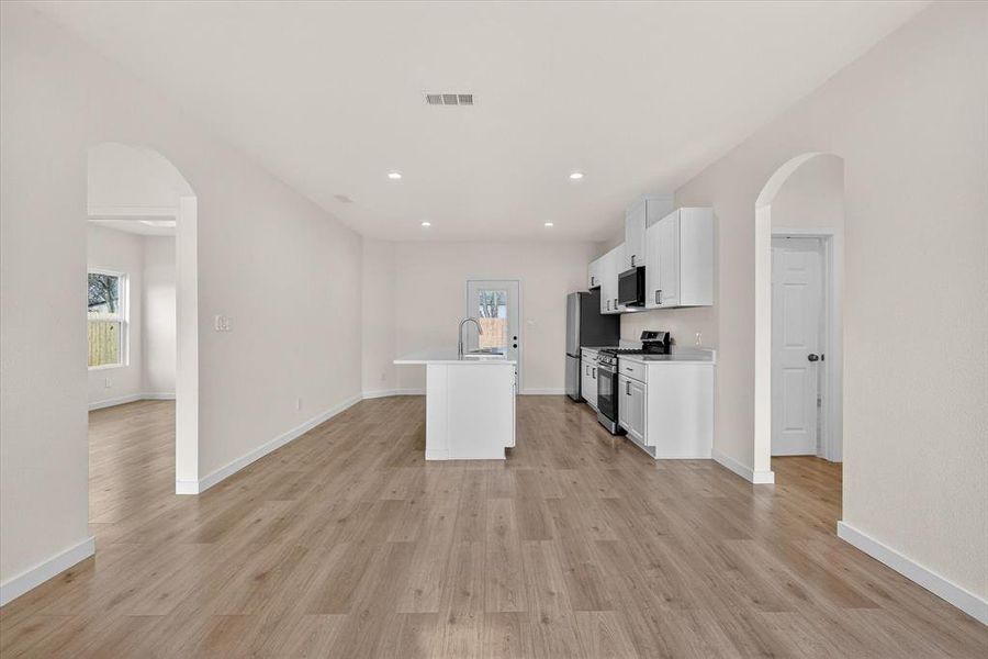 Spacious, unfurnished interior of a new home in , Corsicana (Image 24). Spacious, unfurnished interior of a new home in , Corsicana (Image 24).