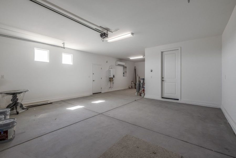 Spacious, unfurnished interior of a new home in The Grove at El Cidro, Goodyear (Image 21).