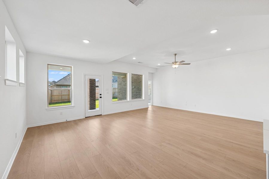 Spacious, unfurnished interior of a new home in Escondido 50' Homesites, Magnolia (Image 19).