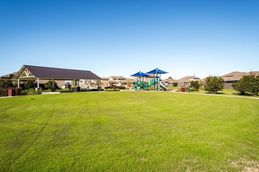 Community amenities in Heights of Barbers Hill, Baytown (Image 39).