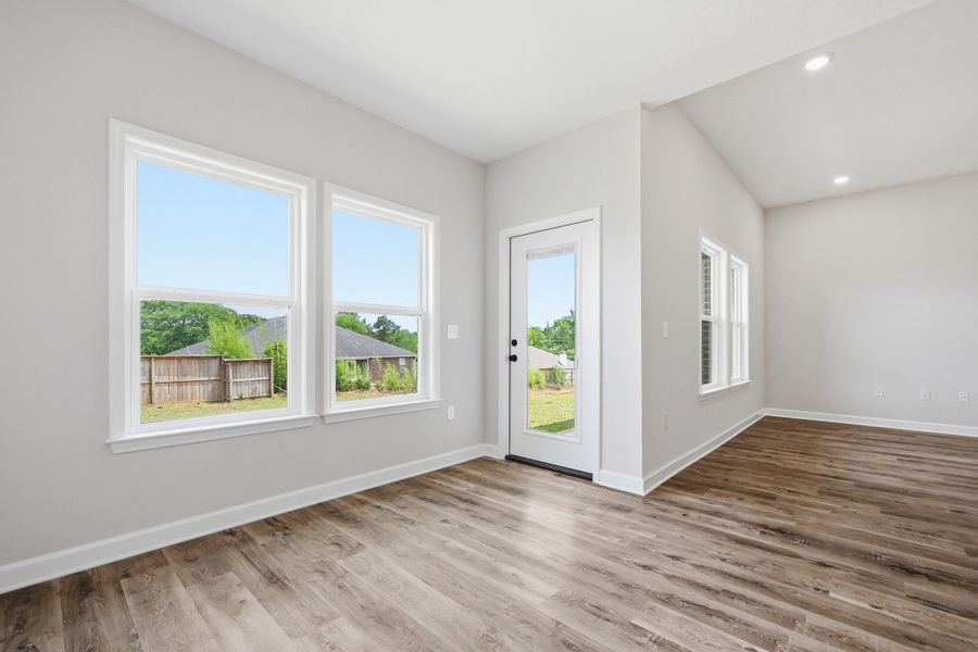 Spacious, unfurnished interior of a new home in Barton's Bend, Crestview (Image 49).