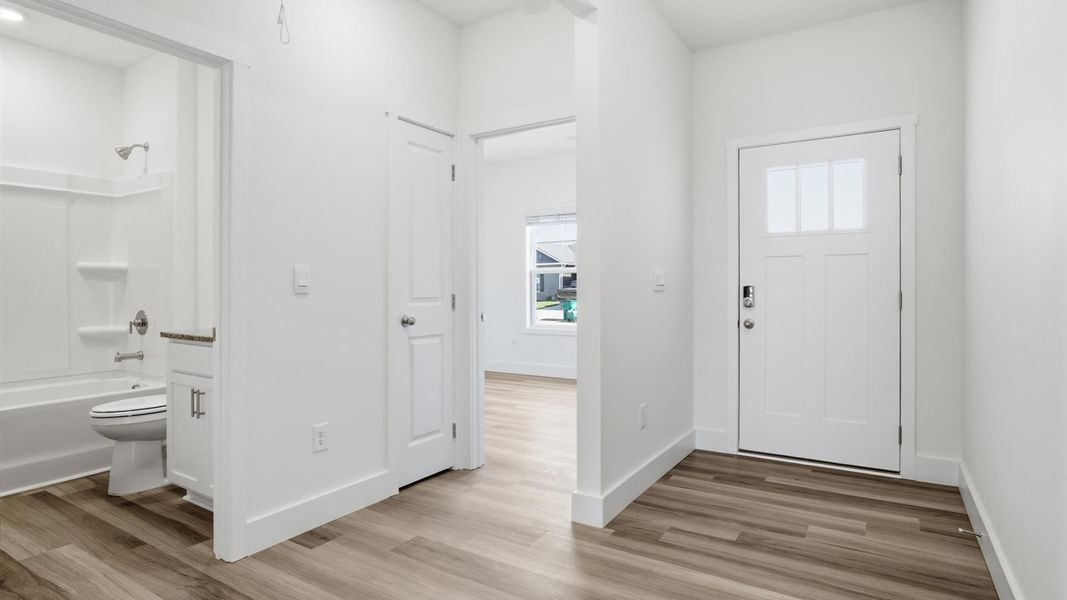 Spacious, unfurnished interior of a new home in Millstone Village, Morristown (Image 13).