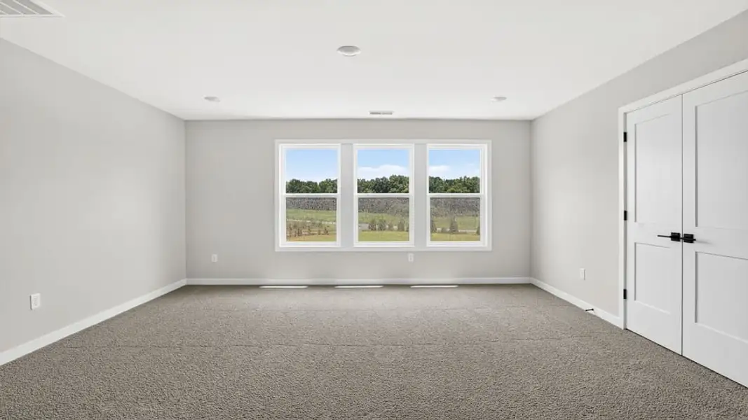Spacious, unfurnished interior of a new home in Cottonwood Ridge, Piedmont (Image 34).