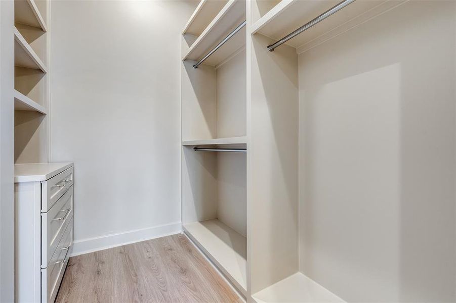 Spacious, unfurnished interior of a new home in , Dallas (Image 11).