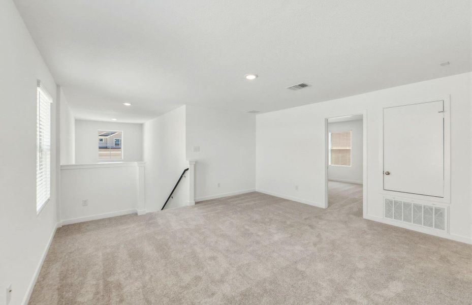 Spacious, unfurnished interior of a new home in Sonterra, Jarrell (Image 23).